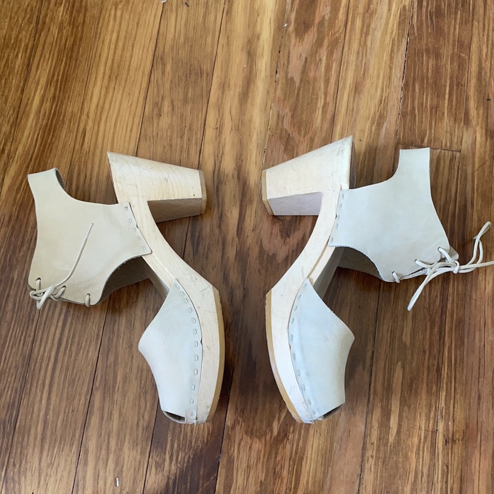 Bryr Clogs In Bone - image 2